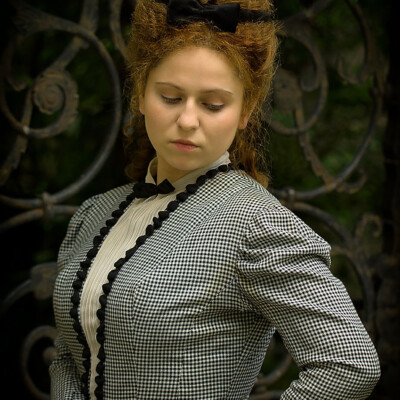 Josephine H. and her exquisite Victorian hairstyle take you back in time to the refined elegance of the late 19th century. Styled with meticulous attention to detail by Anett Alexandra Bulano, this captivating image embodies the splendour of the 1880s. #Victorian Splendour #TimelessElegance 🕰️🌹✨ Close-up portrait of model Josephine H. showing a Victorian hairstyle with ringlets and curls, complemented by period make-up. Photographed by Anett Alexandra Bulano.