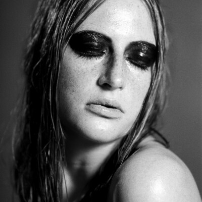 Dive into the world of timeless beauty with Anna-Dora in this captivating monochrome portrait by Anna Försterling. Makeup and hairstyling by Anett Alexandra Bulano. 💋✨ #MonochromeBeauty #SultryGlamour #TimelessElegance Monochrome portrait of Anna-Dora with sultry wet look makeup, shot by Anna Försterling.