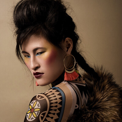 Embrace the allure of exotic elegance with model Bui in this high-fashion makeup portrait by Vlada Migas. Makeup and hairstyling by Anett Alexandra Bulano. 💋💫 #ExoticBeauty #HighFashionMakeup #VibrantHues High-fashion makeup portrait of model Bui in vibrant turquoise, red, and tan hues, captured by Vlada Migas.