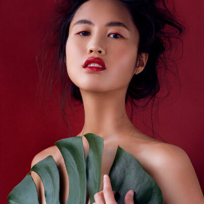 In this high-end makeup shoot by Vlada Migas, with makeup and hair by Anett Alexandra Bulano, experience the timeless allure of exotic chic as model Bui enchants. 💋✨ #ExoticChic #HighEndBeauty #RedTones High-end makeup shoot featuring model Bui in sophisticated shades of red, captured by photographer Vlada Migas and styled by Anett Alexandra Bulano.